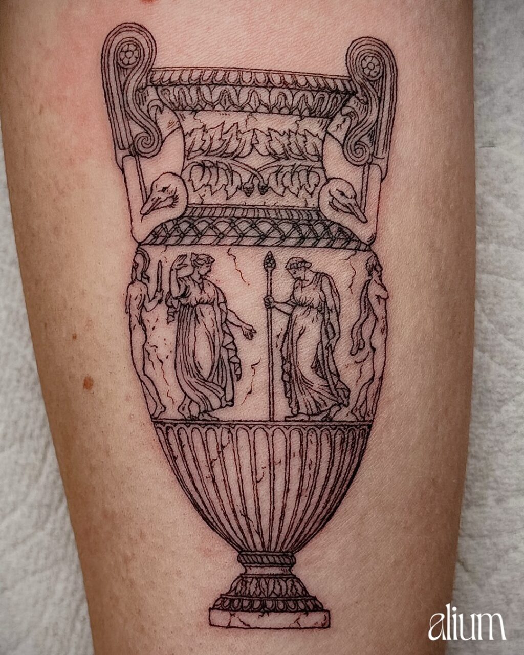 Instagram post from aliumtattoostudio. This post is in position 1.