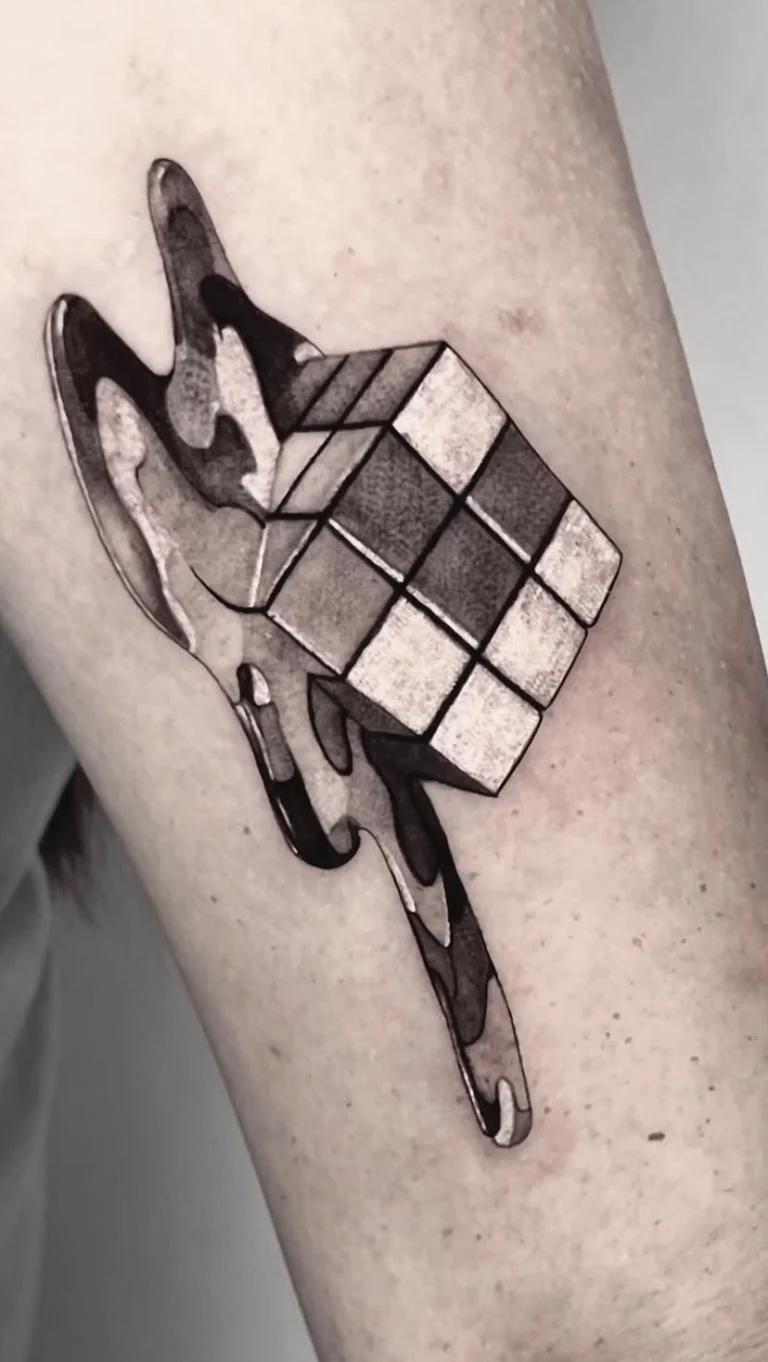 Instagram post from aliumtattoostudio. This post is in position 0.